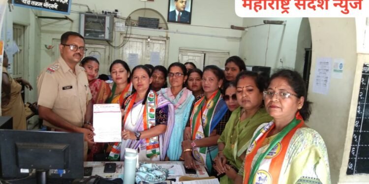 सुधीर मुनगंटीवार यांनी महिलांबाबत केलेल्या घाणेरड्या व अश्शील वक्तव्याचा हिंगणघाट येथे निषेध.