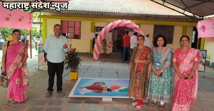 लोकसभा निवडणुक हिंगणघाट शहरातील पिंक बुथ ठरले आकर्षणाचे केंद्रबिंदू.