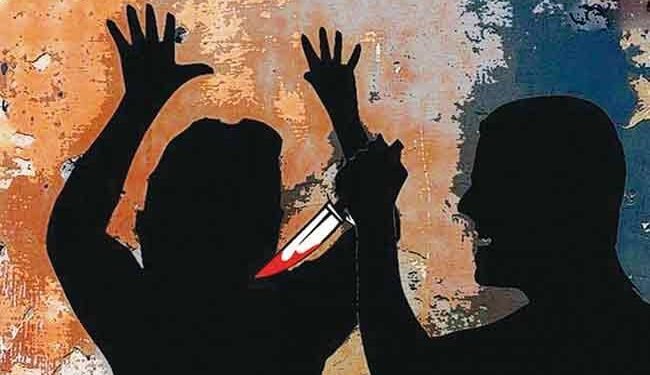 मुंबईत: पत्नी मोबाईल वर बोलते म्हणून पतीने पत्नीवर केला चाकूने सपासप वार.