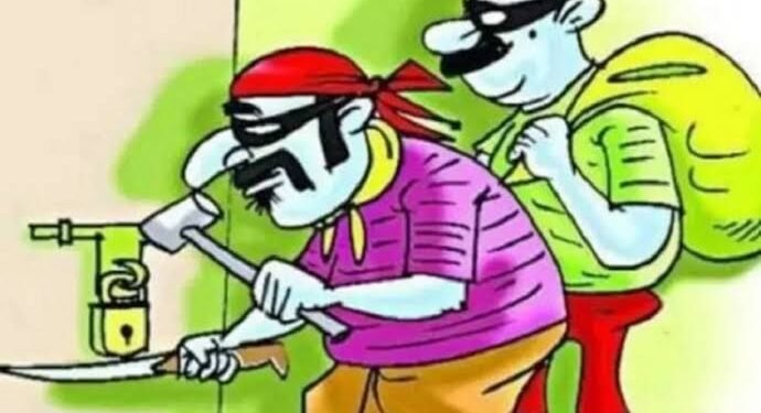 नागपूर शहरात शस्त्रासह दरोडा, घरात घुसून लाखोंचा ऐवज घेऊन दरोडेखोर पसार.