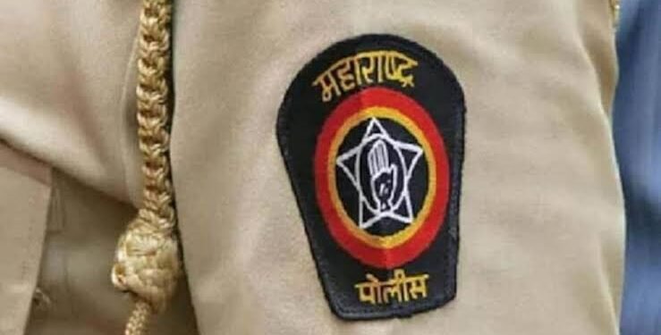 नागपुर येथे दोन पोलिसांनी मिळून प्रेमी युगलाला लुटले, दोन पोलिस निलंबित.