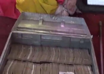 बीड लोकसभा निवडणुक जोरदार वळणावर असताना पोलिसांनी कोट्यवधी रुपयांची रक्कम केली जप्त.