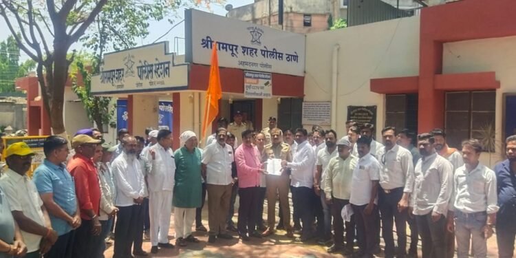 श्रीरामपूर शहरातील छत्रपती शिवाजी महाराज चौकात काजीबाबा संदल मिरवणुकीत पोलिसांवर दगडफेक.