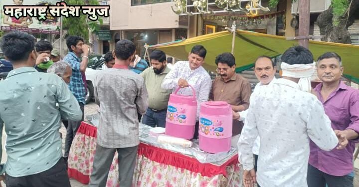 स्व अजितकुमार मुनोत स्मृतिदिना निमित्य थंड मंठ्याचे वाटप.