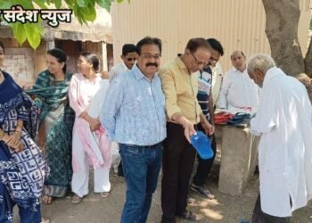 अक्षय तृतीया व परशुराम जयंती निमित्त गरजूंना चप्पल व दुपट्टाचे वितरण, नारायण सेवा मित्र परिवाराचा सेवाभावी उपक्रम.