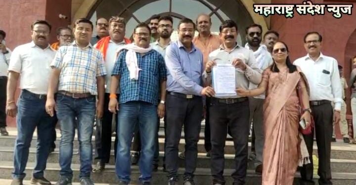 शासकीय वैद्यकीय महाविद्यालय हिंगणघाट शहरामध्येच व्हावे याकरिता संघर्ष समितीचे जिल्हाधिकारी यांना निवेदन.