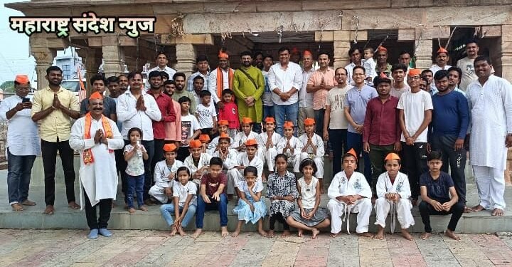 कोल्हार नदीच्या काठावर असलेल्या हनुमान मंदिरात हनुमान चालीसा वाचन संपन्न.