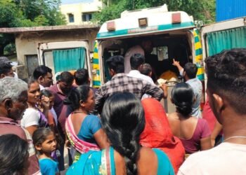 रानडुकराच्या हल्ल्यात महीला गंभीर जखमी: माजी जि.प.अध्यक्ष कंकडालवार यांनी केली आर्थिक मदत.