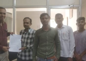 हिंगणघाट शहरात बेवारस कुत्र्यांची जनतेत दहशत ! उपाययोजना करण्याबाबत न. पा मुख्याधिकारी यांना निवेदन.