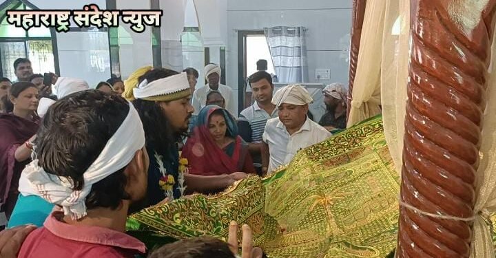 आलापल्ली येथे बाबा सैलानी यांच्या उर्स महोत्सवात माजी आमदार दिपकदादा आत्राम यांची सहकुटुंब उपस्थिती.