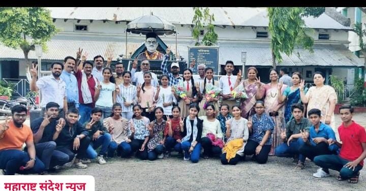 भालेराव हायस्कूल व कनिष्ठ विज्ञान महाविद्यालय येथे गुणवंत विद्यार्थ्यांचा सत्कार.