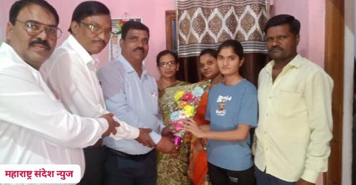 नांदागोमुख येथील गोमुख विद्यालयाची विद्यार्थिनी सोनाली बल्की तालुक्यात प्रथम.