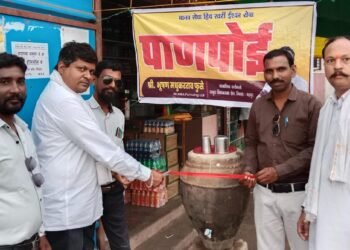 गोंडपिपरीत पारंपारिक रांजणातून पाणपोई सुरू: भूषण फुसे यांचा पुढाकार; शुद्ध आणि थंड पाण्याची सोय.