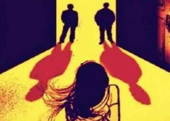 धुळे जिल्हात बैल बाजारात मुलाच्या समोर नराधम आरोपीने केला आई बरोबर सामूहिक अत्याचार.