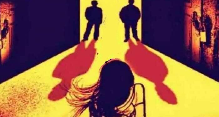 धुळे जिल्हात बैल बाजारात मुलाच्या समोर नराधम आरोपीने केला आई बरोबर सामूहिक अत्याचार.