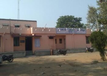 वर्धा नदीच्या कापसी घाटावर अवैध वाळूची वाहतूक करणाऱ्या ट्रॅक्टर सह 5 लाख रुपये किंमतीची मुद्देमाल जप्त.