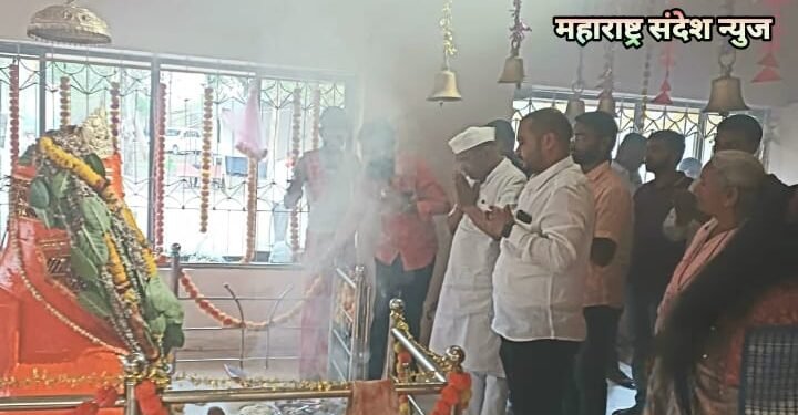 केसलाघाट हनुमान पुजा व महाप्रसादाच्या कार्यक्रमात नवनियुक्त खासदार डॉ. नामदेव किरसान यांची उपस्थिती.