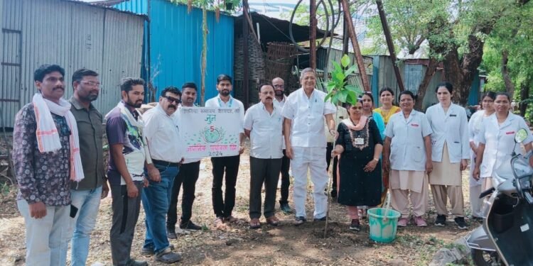 जागतिक पर्यावरण दिनानिमित्त उपजिल्हा रुग्णालय हिंगणघाट येथे वृक्षारोपण.