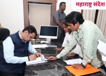 नागपुर आशी नगर झोन मे रोड पर गद्दोंका साम्राज्य, उपमुख्यमंत्री देवेंद्र फडणवीस के पत्र को मनपा ने कचरे मे फेक दिया.