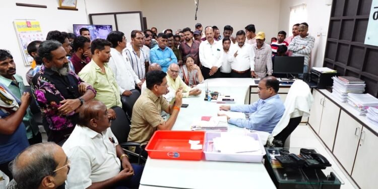 हिंगणघाट शहरात गरिबांचे अतिक्रमण, मोठ्यांचे डेकोरेशन? बेरोजगारानी जगायचं तरी कसं?