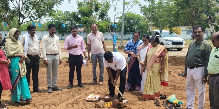 दीक्षाभूमी देसाईगंज येथे सौंदर्यीकरणाच्या कामाचा आमदार कृष्णाजी गजबे यांच्या शुभहस्ते कामाचे भूमिपूजन.