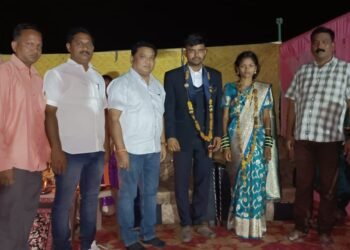 चांदेकर परिवाराच्या स्वागत समारंभास माजी आमदार दिपकदादा आत्राम यांची उपस्थिती, नव दांपत्यास दिले शुभाशीर्वाद.