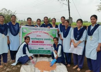 उत्पादनवाढीसाठी बीज प्रक्रिया महत्त्‍वाची, कृषी कन्यांनी दिला मोलाचा संदेश.