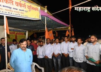 पालकमंत्री सुधीर मुनगंटीवार यांची बामणी प्रोटीन्स येथील कामगाराचा ठिय्या आंदोलन मंडपाला भेट.