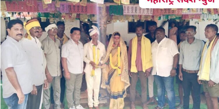 मडावी परिवाराच्या लग्न सोहळ्यास माजी आमदार दिपक आत्राम यांची उपस्थिती, नवं वधू-वरास दिले शुभाशीर्वाद.