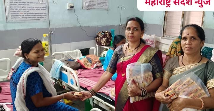 जिल्हा स्त्री रुग्णालय अकोला येथे निस्वार्थ रुग्णसेवा परिवार महाराष्ट्र राज्य तर्फे रुग्णांना 501 बिस्किट पॉकेटचे वाटप.
