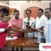 माजी जि.प.अध्यक्ष अजय कंकडालवार यांनी दिले अशोक येलमुले यांना पुष्प गुच्छ देऊन शुभेच्छा.