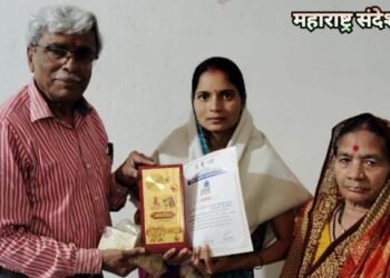 पदश्री डॉ.परशुराम खुणे यांच्या हस्ते सुप्रसिद्ध कवयित्री, लेखिका संगीता ठलाल यांचा सत्कार.