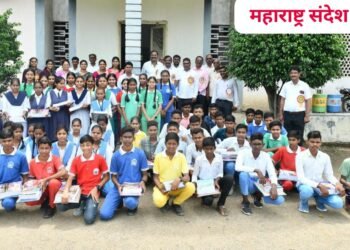 धनुज फाऊंडेशन नागपूर तर्फे आर्थिक दुर्बल, गरजू व होतकरू विद्यार्थ्यांना मोफत शालेपयोगी साहित्य वाटप.