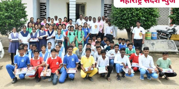 धनुज फाऊंडेशन नागपूर तर्फे आर्थिक दुर्बल, गरजू व होतकरू विद्यार्थ्यांना मोफत शालेपयोगी साहित्य वाटप.