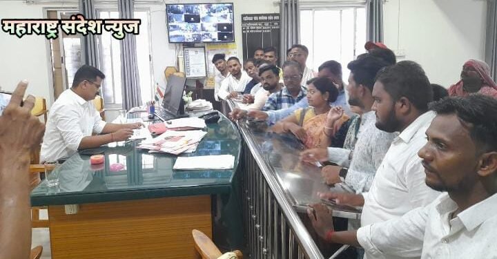 प्रास्तावित शासकीय वैद्यकीय महाविद्यालय वेळा येथेच व्हावे या मागणीसाठी उपविभागीय कार्यालय वर मोर्चा.