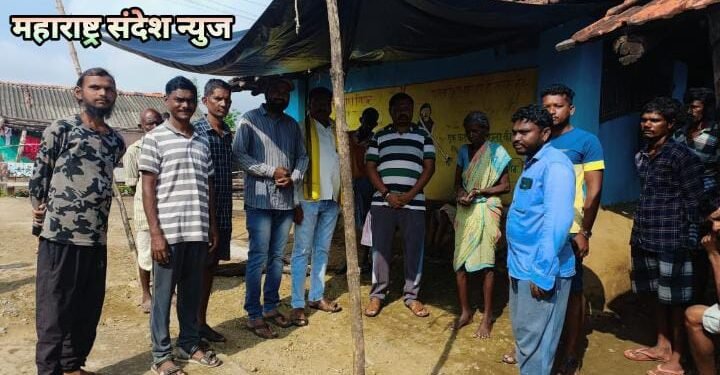 इंदाराम (कोंकापर) येथील गौरारप परिवाराची माजी पंचायत समिती सदस्य हर्षवर्धनराव आत्राम यांच्या कडून सांत्वन भेट व आर्थिक मदत.