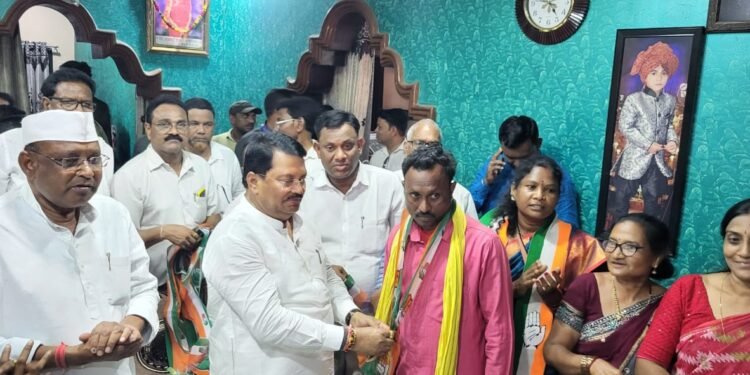 राज्याचे कॅबिनेट मंत्री धर्मरावबाबा आत्राम यांना जोरदार धक्का, कट्टर समर्थकांनी केला काँग्रेस पक्षात जाहीर पक्षप्रवेश.