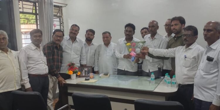 सावनेर पंचायत समितीचे नवनिर्वाचित सभापती गोविंदराव ठाकरे यांचा सत्कार.