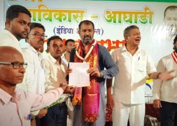 एक्सप्रेस रेल्वे गाड्यांचा थांबा हिंगणघाट रेल्वे स्टेशनला द्या, वर्धा-बल्लारशाह यात्री संघाचे खा. अमर काळे यांना निवेदन.