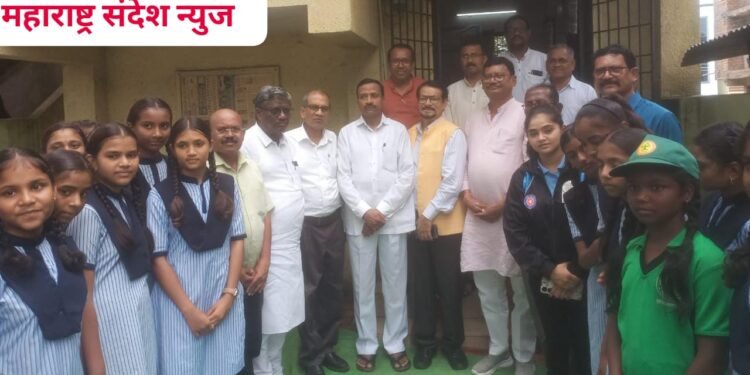 आरोग्य शिबिरात 300 विद्यार्थ्यांची निशुल्क सिकलसेल तपासणी, उपजिल्हा रुग्णालय व पत्रकार संघाचा पुढाकार विद्यार्थ्यांचा उस्फूर्त प्रतिसाद.