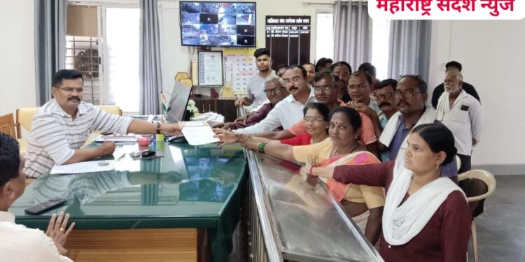 हिंगणघाट: वीज दरात झालेल्या दीडपट भाव वाढीच्या विरोधात काँग्रेसचे निवेदन, दरवाढ रद्द न झाल्यास तीव्र आंदोलनाचा इशारा.