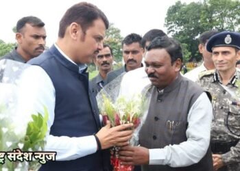 माजी खा. अशोक नेते यांनी उपमुख्यमंत्री तथा पालकमंत्री देवेंद्र फडणवीस यांचे अहेरी नगरी आगमना निमित्ताने केले जोरदार स्वागत.