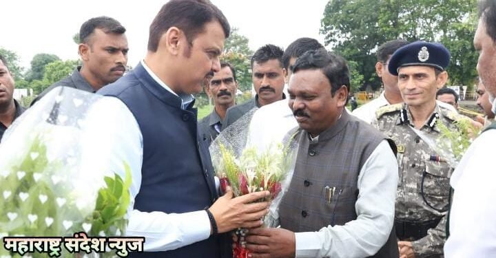 माजी खा. अशोक नेते यांनी उपमुख्यमंत्री तथा पालकमंत्री देवेंद्र फडणवीस यांचे अहेरी नगरी आगमना निमित्ताने केले जोरदार स्वागत.