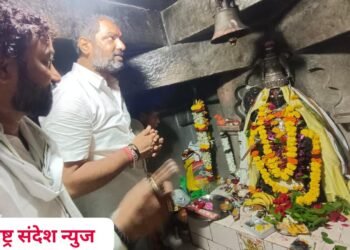 आषाढी एकादशी निमित्त नारायणपूर येथील यात्रेत खा. अमर काळे झाले सहभागी, ऐतिहासिक असलेले हेमाडपंथी मंदिरात घेतले विठ्ठलाचे दर्शन.