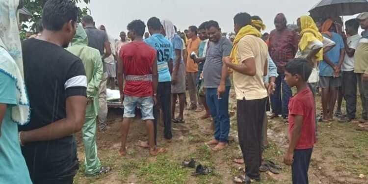 माजी जिल्हा परिषद अध्यक्ष अजय कंकडालवार यांनी केले नैताम कुटुंबांची सांत्वन!