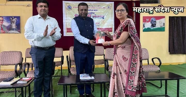 श्री शिवाजी महाविद्यालय येते विद्यार्थी संवाद कार्यक्रम संपन्न, करिअर कट्टा ठरणार स्पर्धा परीक्षा व उद्योजक निर्मितीसाठी उपयुक्त.