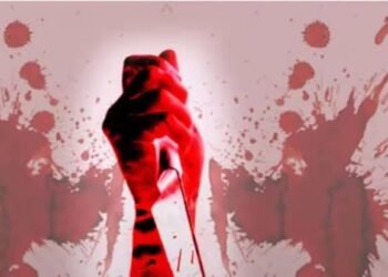 पत्नीने शिक्षक पतीला सत्य सांगताच लग्नाला 57 वर्षे झाले म्हणून धारधार शस्त्राने पत्नीचे केले 57 तुकडे.