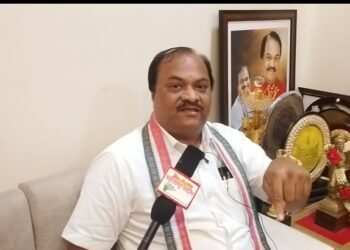 कामगार विभागाच्या किट वाटपा वरुन अतुल वांदिले आरोपावरून आ. समीर कुणावर यांनी पत्रकार परिषद घेऊन आरोपाचे केले खंडन.