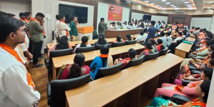 येत्या विधानसभा २०२४ निवडणुकासंबंधी मनसे शहर पदाधिकाऱ्यांची रविभवन येथे आढावा बैठक संपन्न.