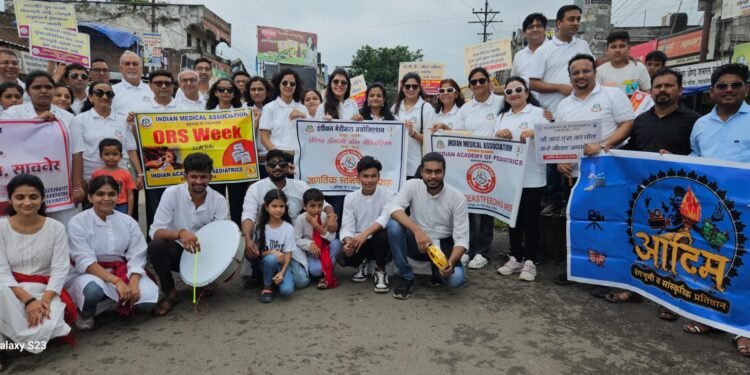 जीवनरक्षक ओआरएस घोल व स्तनपान जनजागृती रैली सावनेर येथे संपन्न.